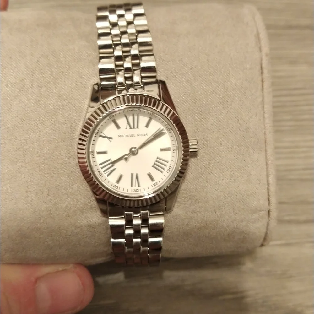 Watch - Picture 2 of 5